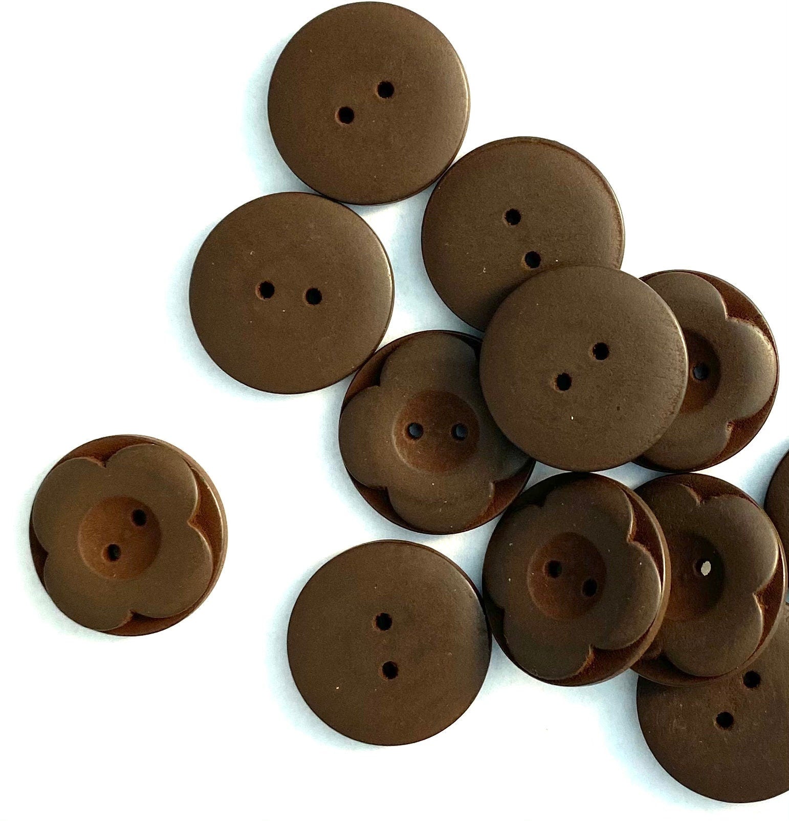 1 inch Dark Brown Carved Wooden Buttons - Carved Flower - 25mm (1 inch) - 2 Holes - Round Sewing Wood Buttons 25mm (1") (B0209993Q)