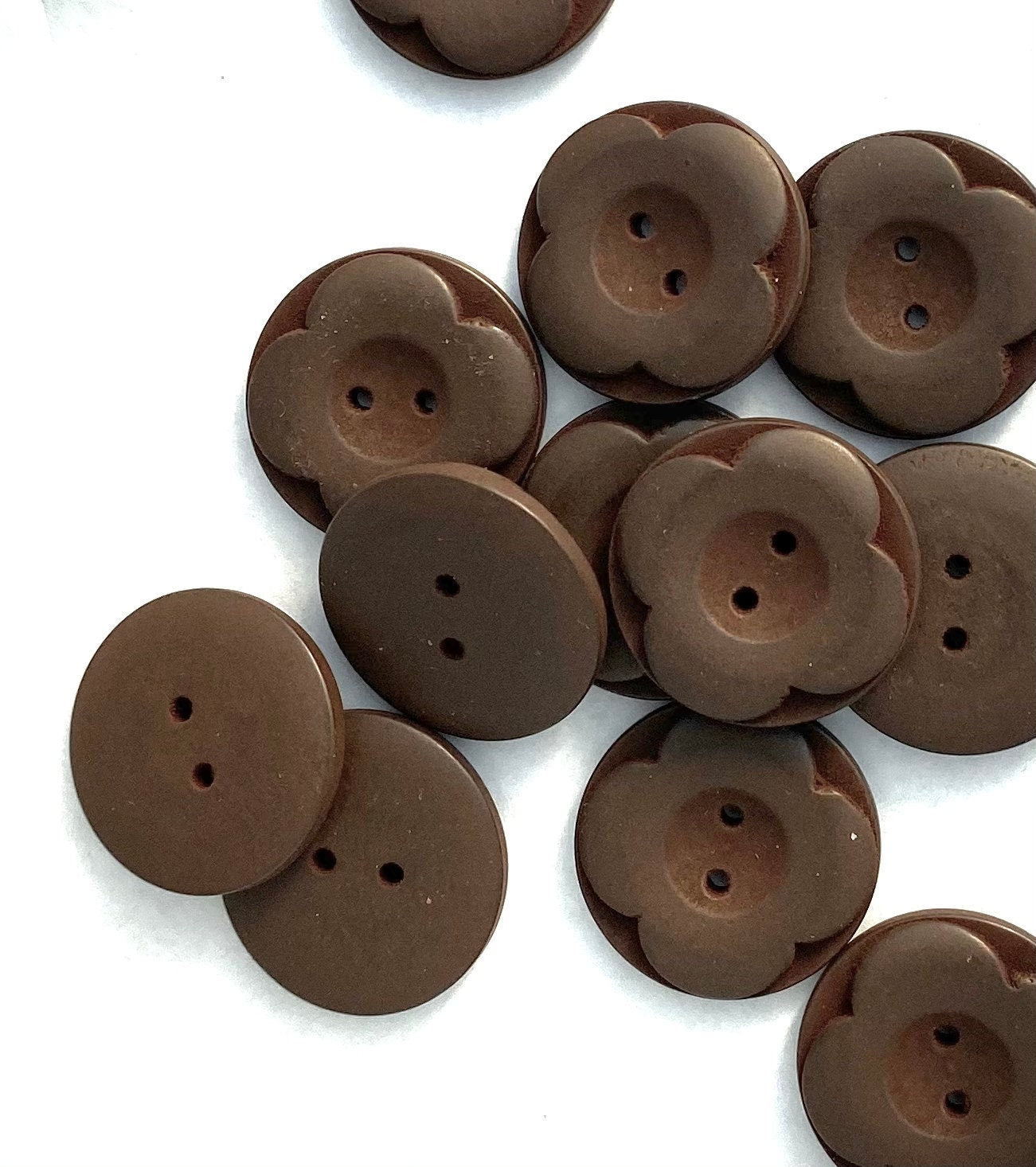 1 inch Dark Brown Carved Wooden Buttons - Carved Flower - 25mm (1 inch) - 2 Holes - Round Sewing Wood Buttons 25mm (1") (B0209993Q)