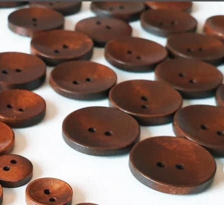 Chestnut brown wooden buttons - 25mm (1 inch) - 2 holes - round sewing wood buttons 25mm (1") (041020)