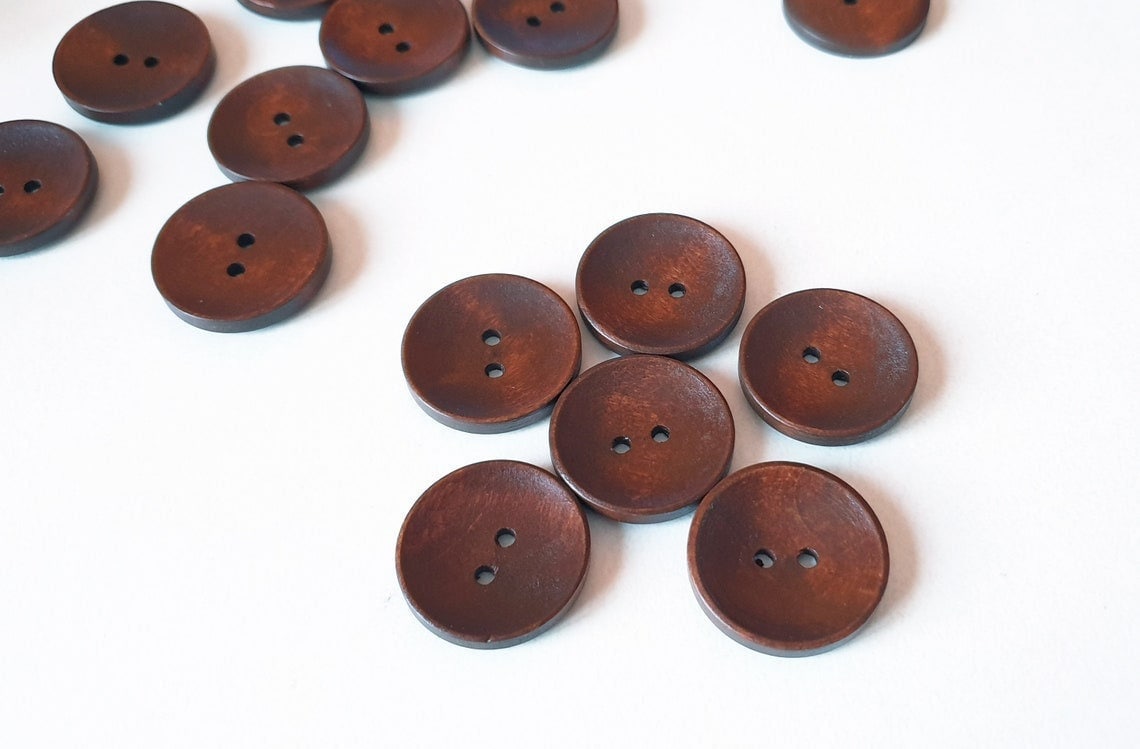 Chestnut brown wooden buttons - 25mm (1 inch) - 2 holes - round sewing wood buttons 25mm (1") (041020)